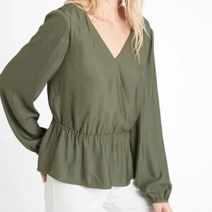 Banana Republic petite xxs olive Green V-Neck Blouse
